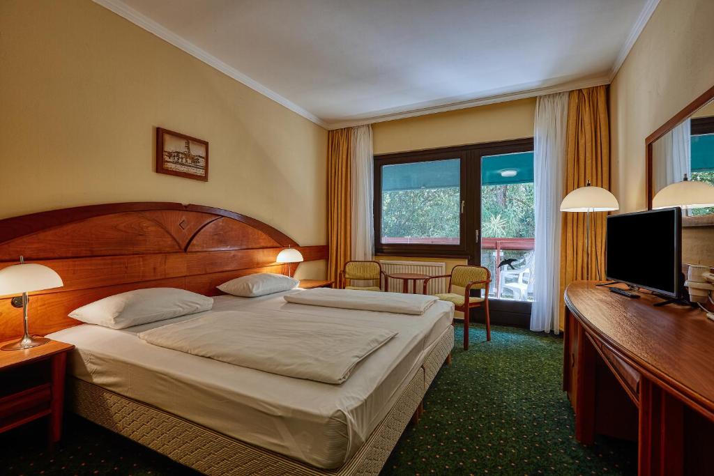 Двухместный (Двухместный номер с 1 кроватью, вид на парк) отеля Hotel Lövér Sopron, Шопрон