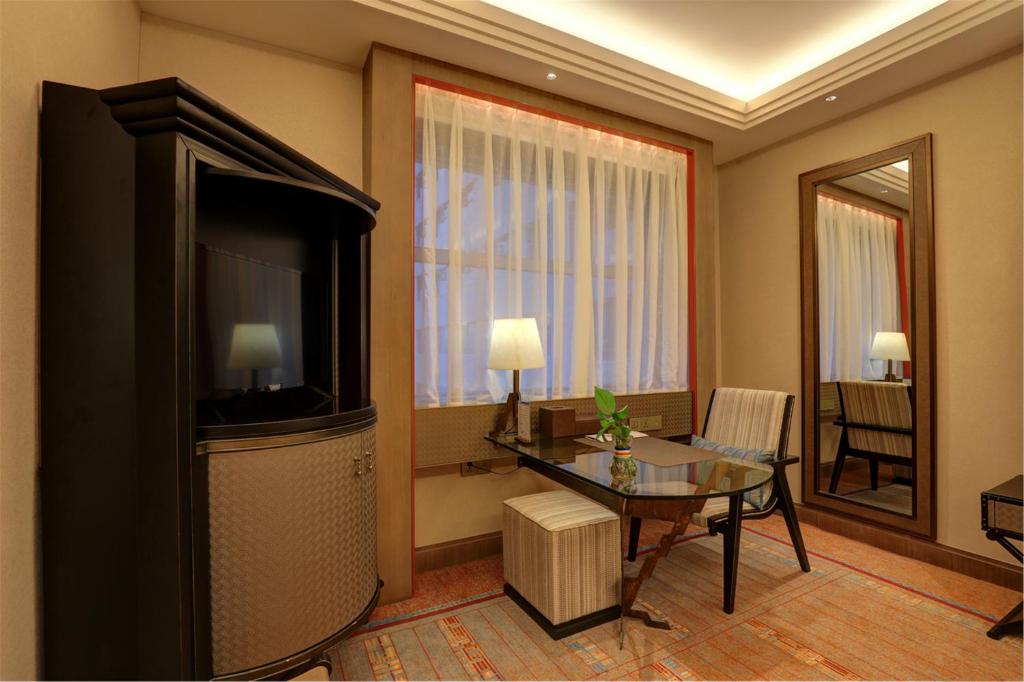 Двухместный (Для граждан материкового Китая — Улучшенный номер с кроватью размера «king-size») отеля Chengdu Tibet Hotel, Чэнду