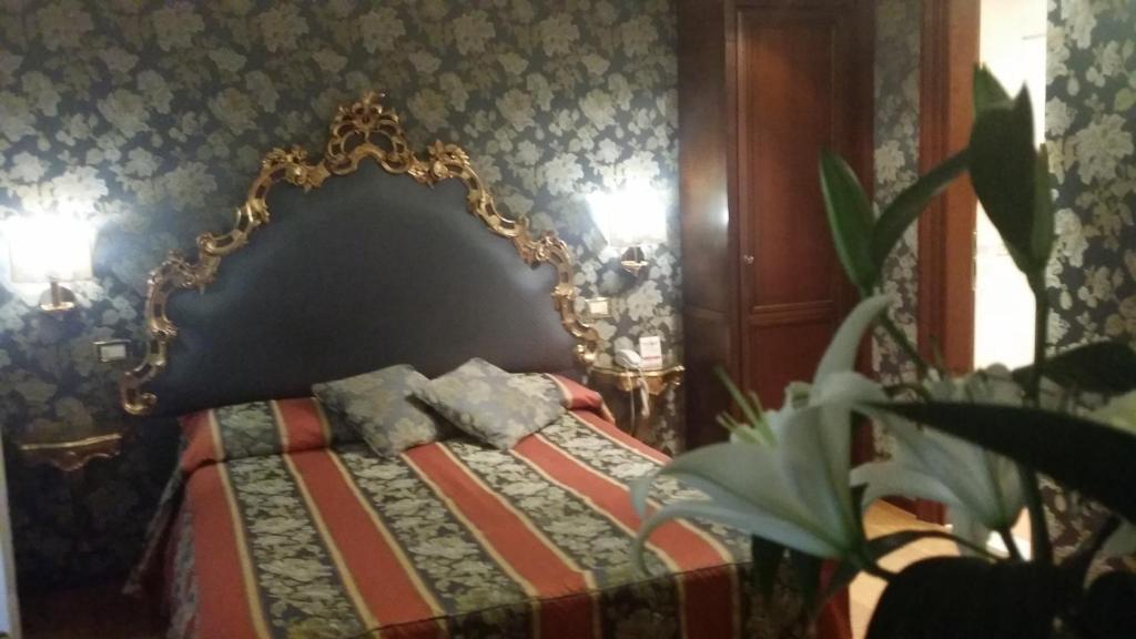 Двухместный (Улучшенный двухместный номер с 1 кроватью) отеля Royal San Marco, Венеция