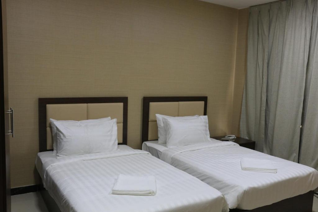 Двухместный (Стандартный двухместный номер с 2 отдельными кроватями) отеля OYO 102 Alpha Suites, Салала