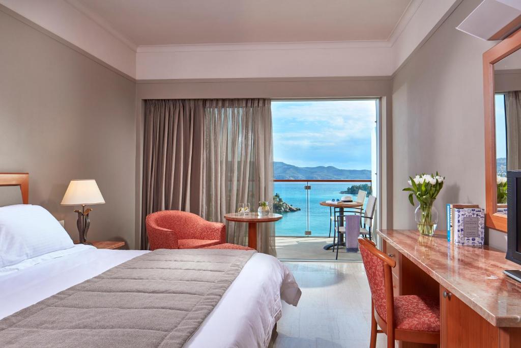 Двухместный (Двухместный номер с 1 кроватью или 2 отдельными кроватями и видом на море) курортного отеля AKS Hinitsa Bay, Порто-Хели