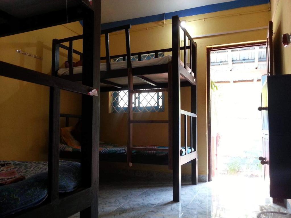 Номер (Кровать в общем 6-местном номере для мужчин и женщин) хостела Hippie hostel Anjuna, Анжуна