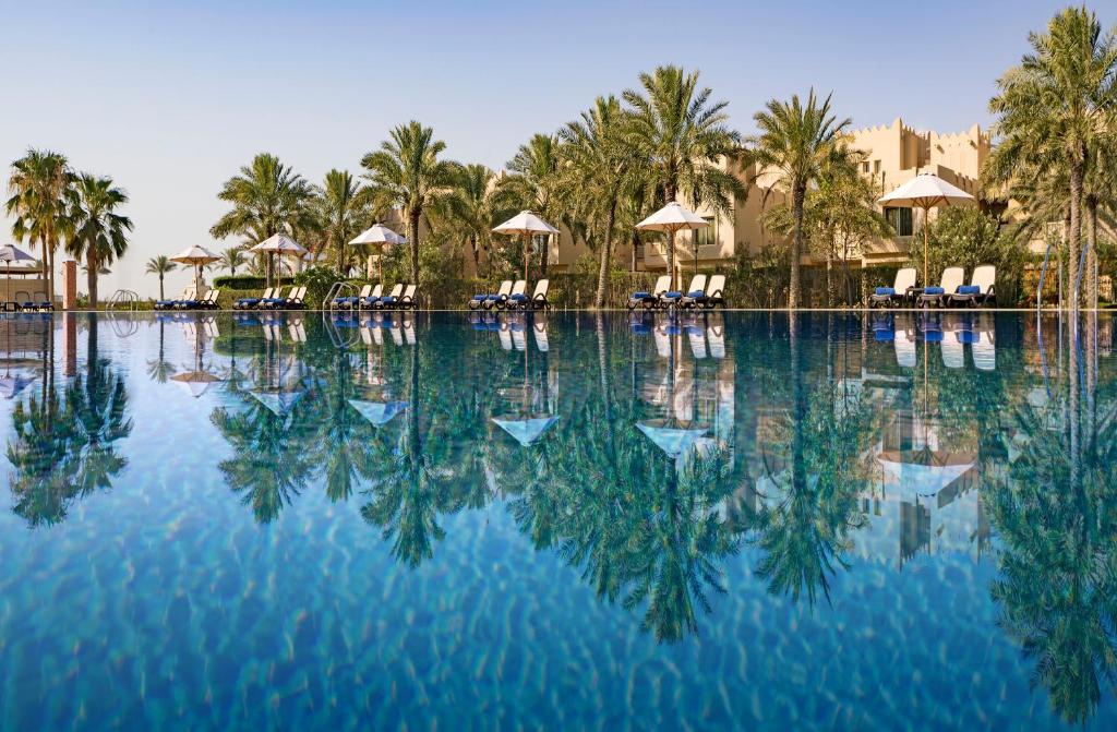 Трехместный (Номер с кроватью размера «king-size» и видом на море) отеля Grand Hyatt Doha Hotel & Villas, Доха