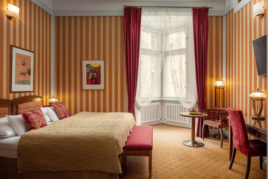 Двухместный (Двухместный номер Делюкс с 1 кроватью или 2 отдельными кроватями) отеля Paris Prague, Прага