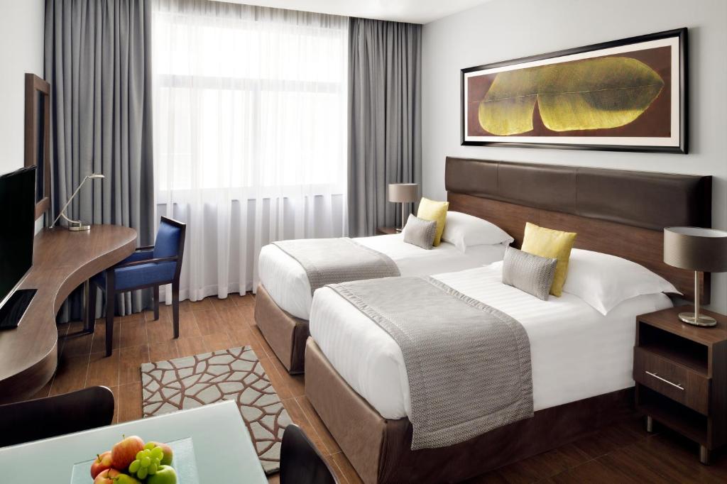 Двухместный (Улучшенный двухместный номер с 2 отдельными кроватями) апарт-отеля Mövenpick Hotel Apartments Al Mamzar Dubai, Дубай