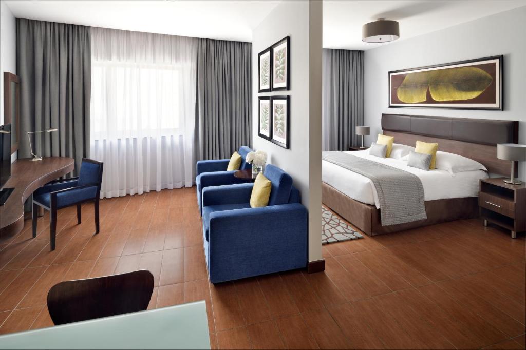 Студио (Номер-студия Делюкс с кроватью размера «king-size») апарт-отеля Mövenpick Hotel Apartments Al Mamzar Dubai, Дубай
