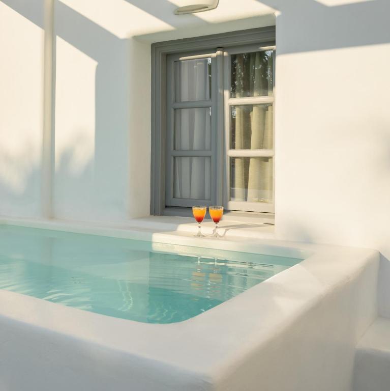 Двухместный (Улучшенный двухместный номер с 1 кроватью и гидромассажной ванной под открытым небом) отеля Antoperla Luxury Hotel & Spa, Перисса