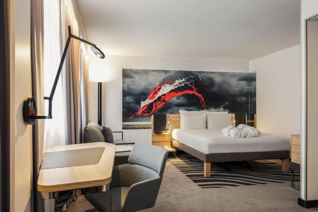 Трехместный (Представительский двухместный номер с диваном-кроватью) отеля Novotel Den Haag City Centre, Гаага