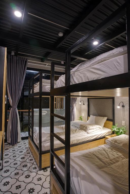 Номер (Кровать в общем номере с 4 кроватями) отеля THE NEST QUANG BINH, Донгхой