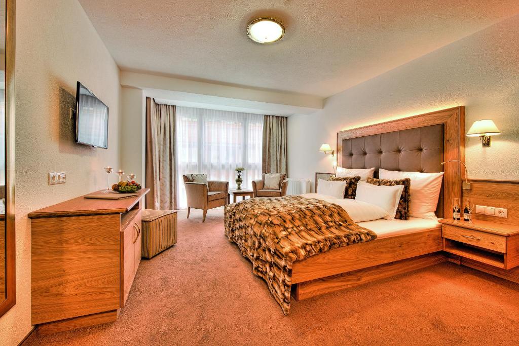 Двухместный (Улучшенный двухместный номер с 1 кроватью) отеля Hotel Garni Urezza, Ишгль