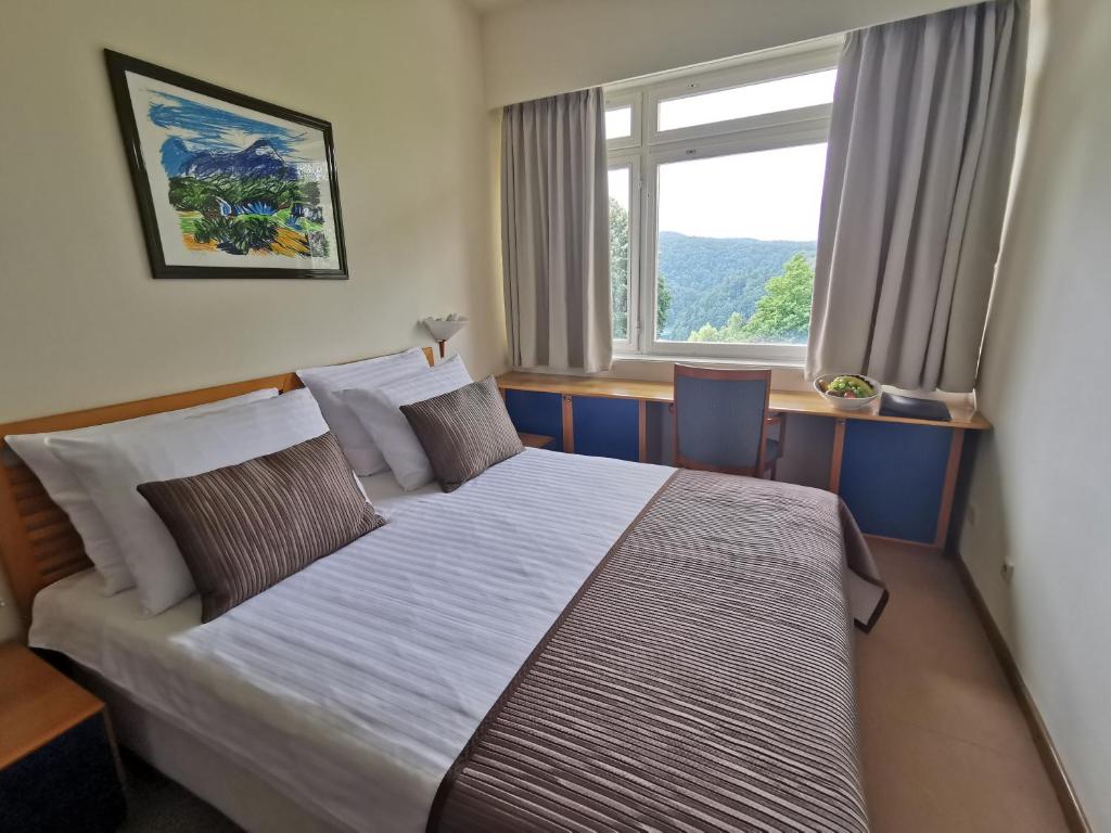 Двухместный (Standard Double Room - Lake Side) отеля Hotel Plitvice, Плитвицкие озёра
