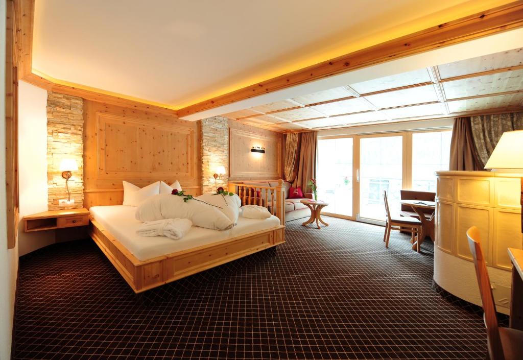 Двухместный (Роскошный двухместный номер с 1 кроватью) отеля Alpenhotel Kindl, Нойштифт