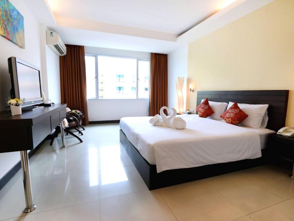 Двухместный (Улучшенный двухместный номер с 1 кроватью или 2 отдельными кроватями) отеля Baron Beach, Паттайя