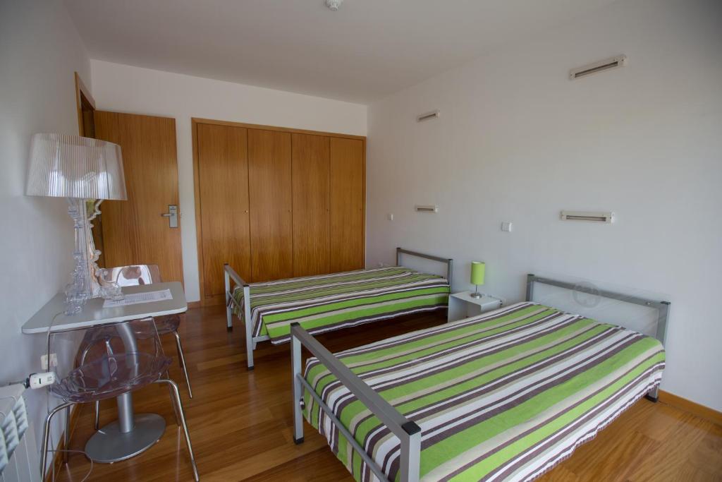 Семейный (Cемейный номер с собственной ванной комнатой) хостела HI Hostel Alvados - Pousada de Juventude, Баталья