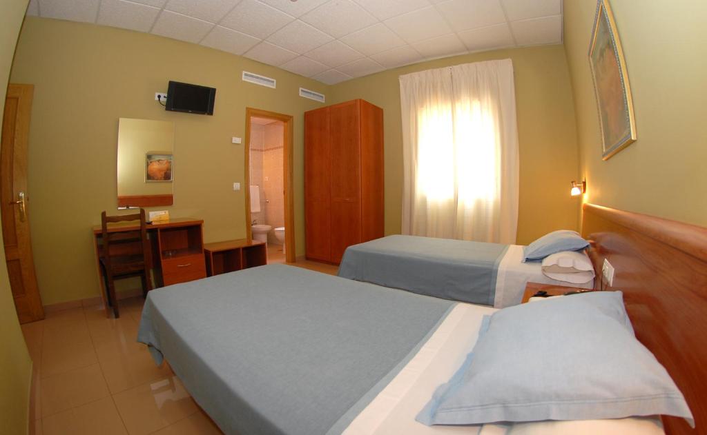 Двухместный (Двухместный номер с 2 отдельными кроватями) отеля Hotel Dora, Саламанка (Кастилия и Леон)