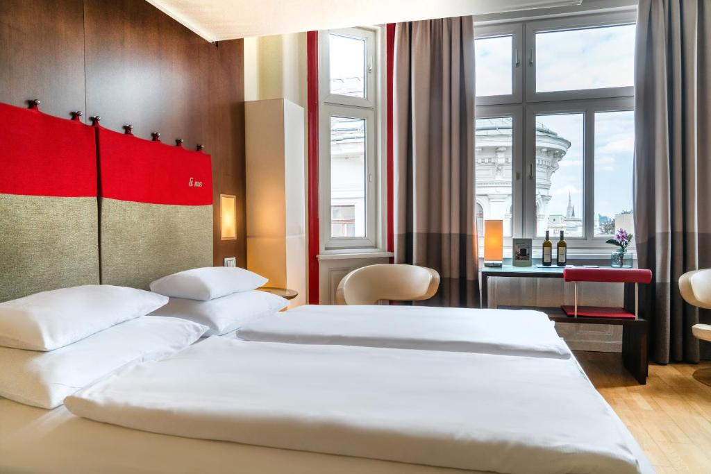 Двухместный (Улучшенный двухместный номер с 1 кроватью) отеля Hotel Rathaus - Wein & Design, Вена