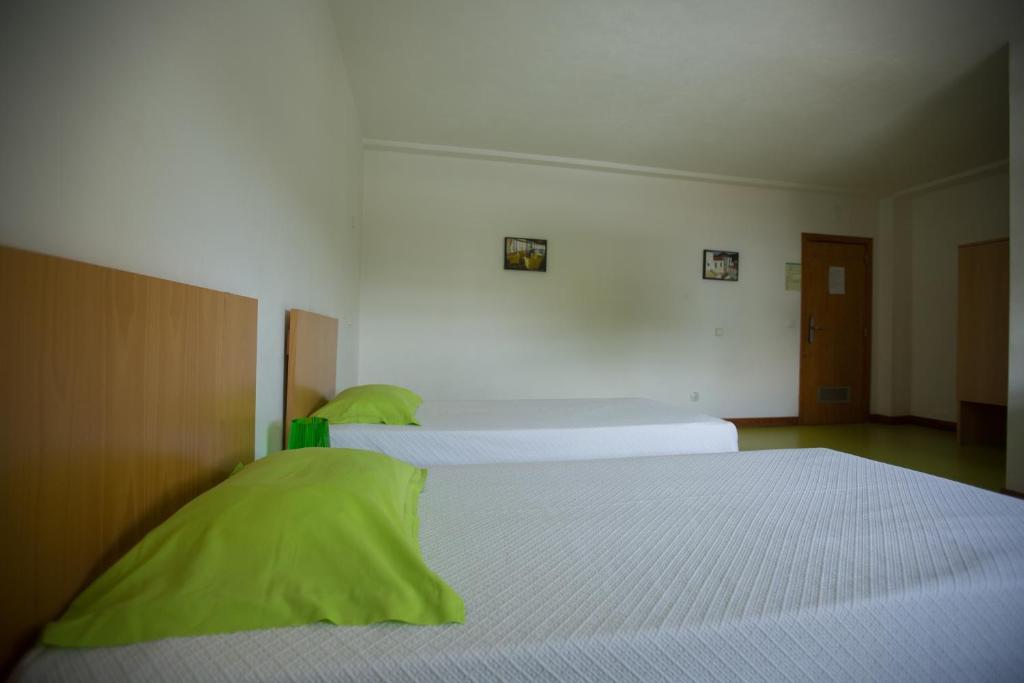 Двухместный (Двухместный номер с 2 отдельными кроватями и собственной ванной комнатой) хостела HI Hostel Castelo Branco - Pousada de Juventude, Каштелу Бранку