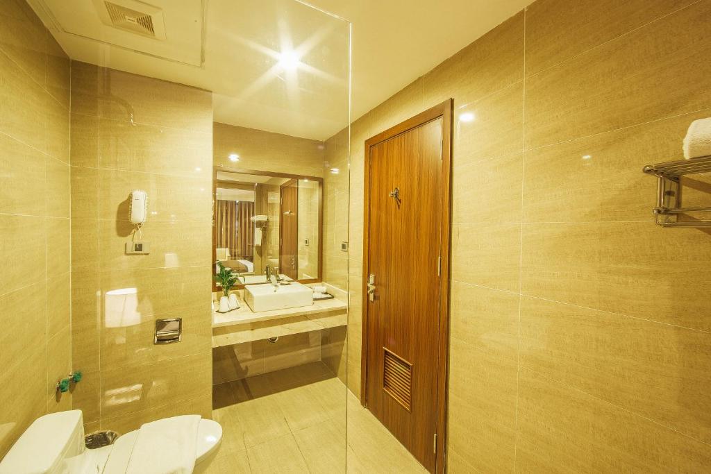 Двухместный (Номер Делюкс с кроватью размера «king-size») отеля Muong Thanh Luxury Bac Ninh Hotel, Бакнинь