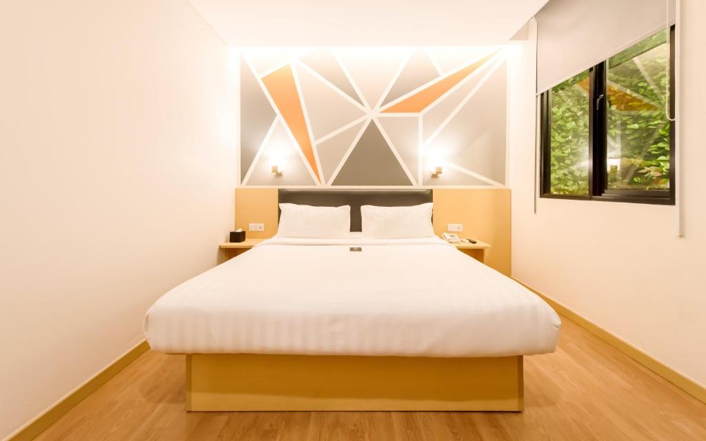 Двухместный (Номер Делюкс с кроватью размера «queen-size»), 7 Days Premium Hotel Jatinegara