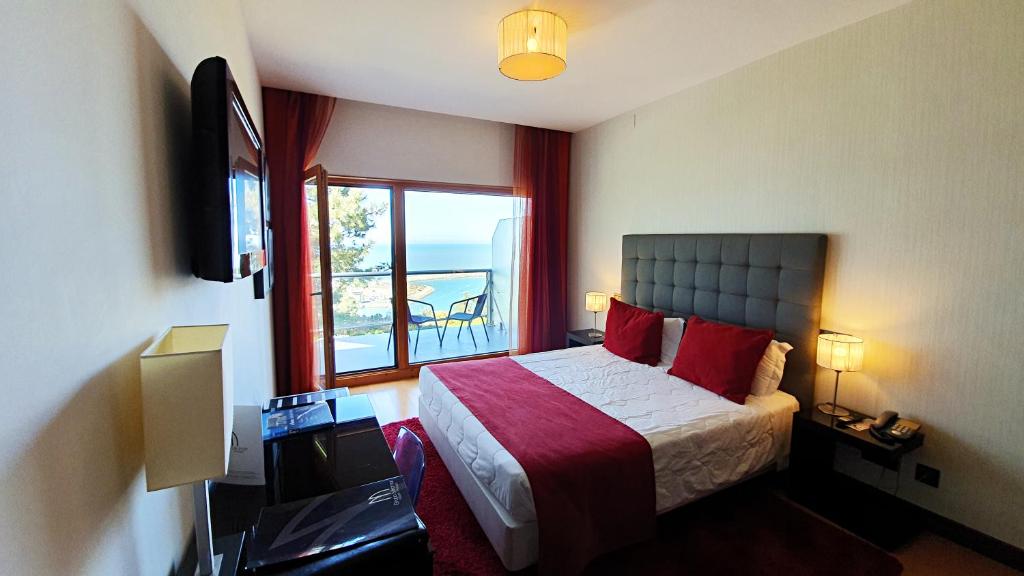 Двухместный (Двухместный номер с 1 кроватью или 2 отдельными кроватями и видом на море) отеля Hotel Miramar Sul, Назаре