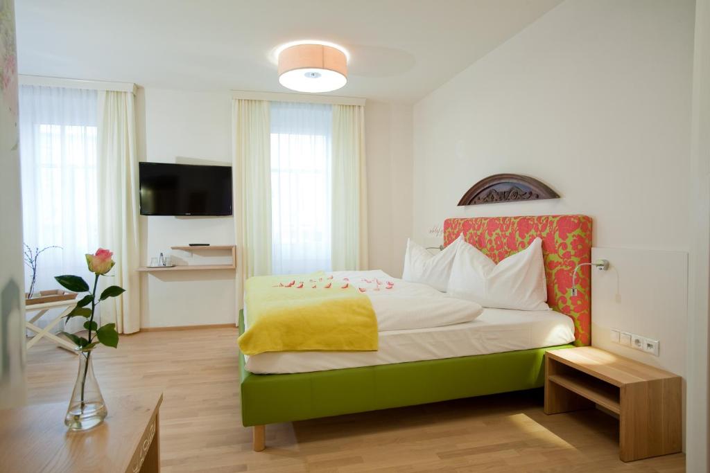 Двухместный (Улучшенный двухместный номер с 1 кроватью) гостевого дома Gasthof Restaurant Zum Brauhaus, Хартберг
