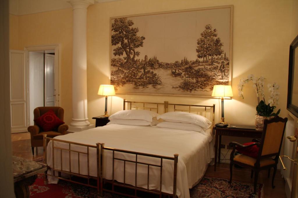 Сьюит (Президентский люкс Pietro Mascagni) отеля Grand Hotel Plaza, Рим