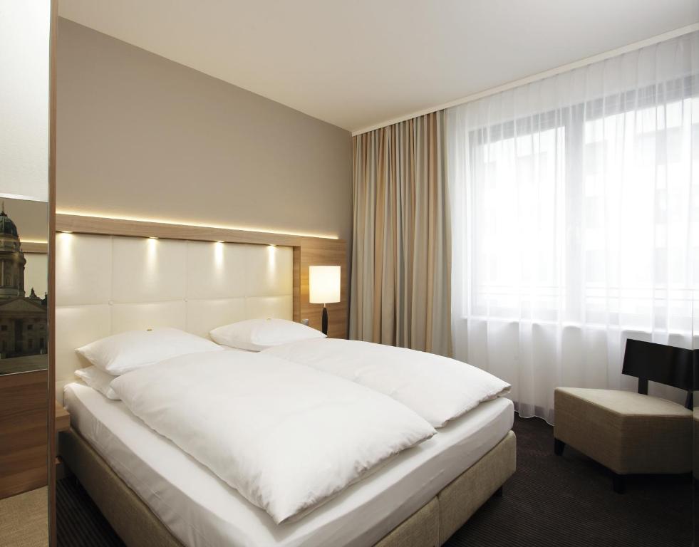 Двухместный (Двухместный номер «Комфорт» с 1 кроватью или 2 отдельными кроватями) отеля H4 Hotel Berlin Alexanderplatz, Берлин