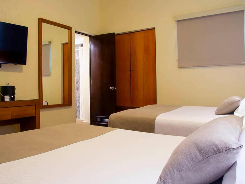 Двухместный (Двухместный номер с 2 двуспальными кроватями) отеля Hotel Abu, Оахака-де-Хуарес