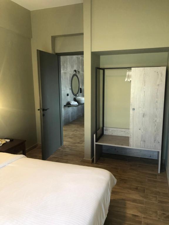 Двухместный (Стандартный двухместный номер с 1 кроватью) отеля Petousis Hotel & Suites, Амудара
