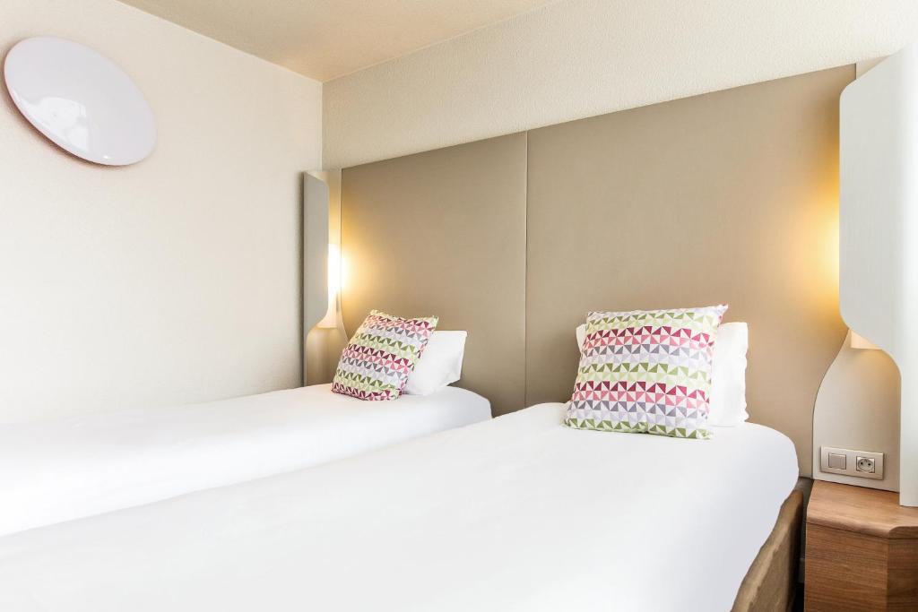 Двухместный (Улучшенный двухместный номер с 2 отдельными кроватями) отеля Campanile Hotel & Restaurant Liège / Luik, Льеж