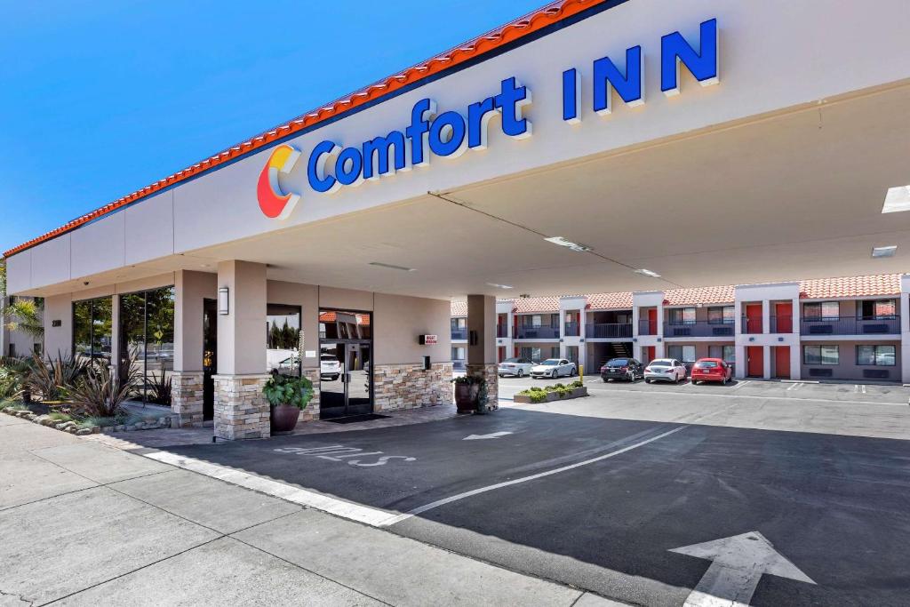 Comfort Inn Near Old Town Pasadena in Eagle Rock CA, Лос-Анджелес