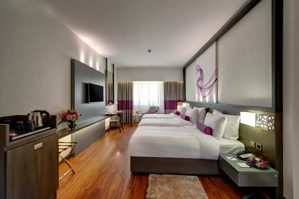 Семейный (Представительский семейный номер с 3 отдельными кроватями, для некурящих) отеля Flora Grand Hotel, Дубай