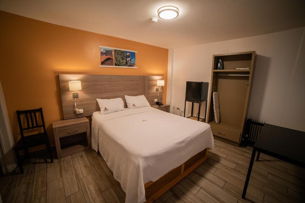 Двухместный (Большой двухместный номер с 1 кроватью) отеля California Comfort & Suites, Лос-Альгодонес