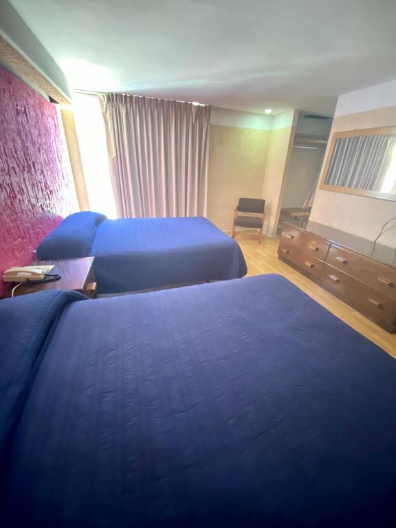 Двухместный (Двухместный номер с 2 двуспальными кроватями) отеля Motel Zacatecas Courts, Сакатекас