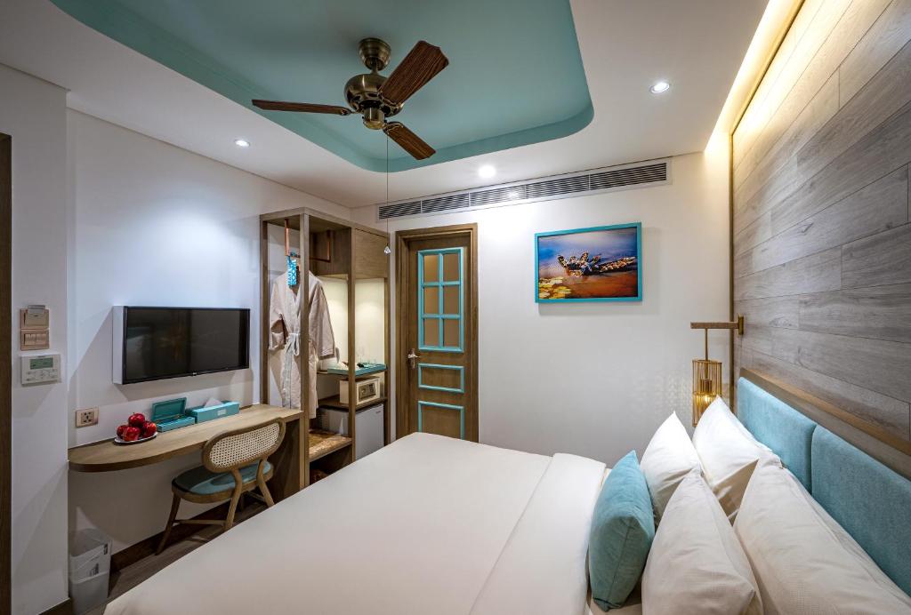 Двухместный (Двухместный номер «Премиум» с 2 отдельными кроватями (вид на улицу)) отеля Icon Saigon - LifeStyle Design Hotel, Хошимин