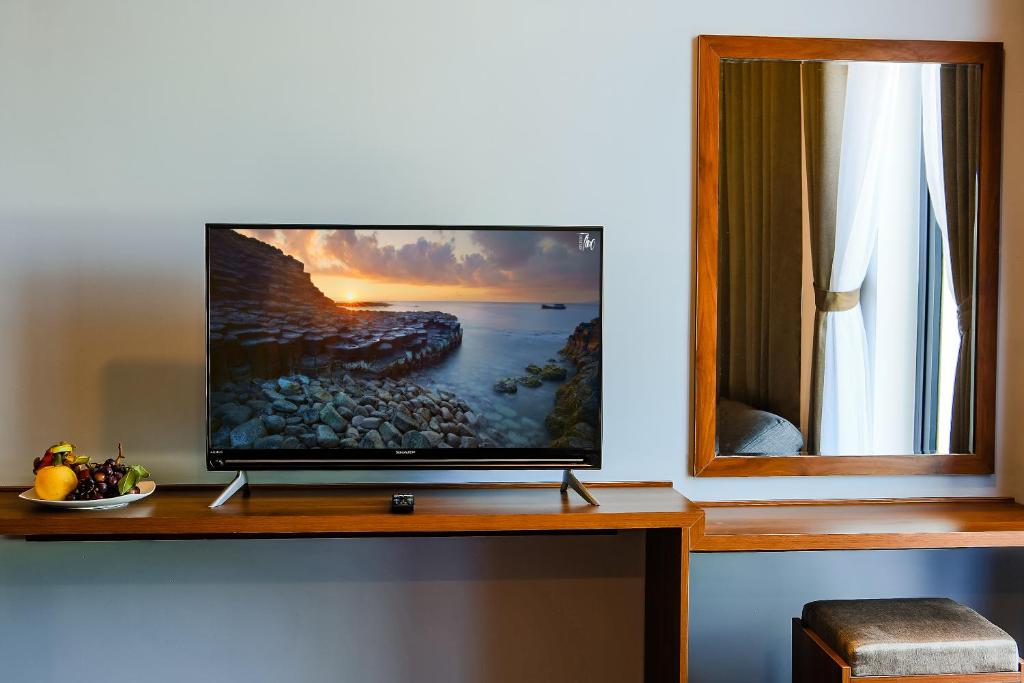 Двухместный (Улучшенный номер с кроватью размера «king-size»), Ivory Phu Yen Hotel