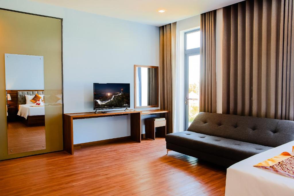 Студио (Номер-студио с видом на бассейн), Ivory Phu Yen Hotel