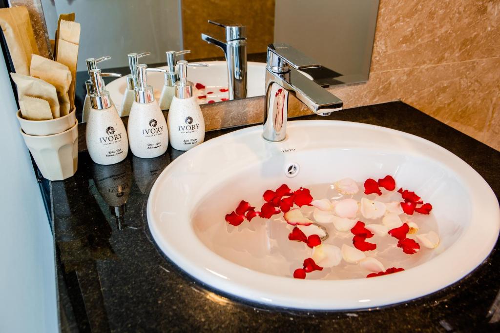 Двухместный (Улучшенный номер с кроватью размера «king-size»), Ivory Phu Yen Hotel