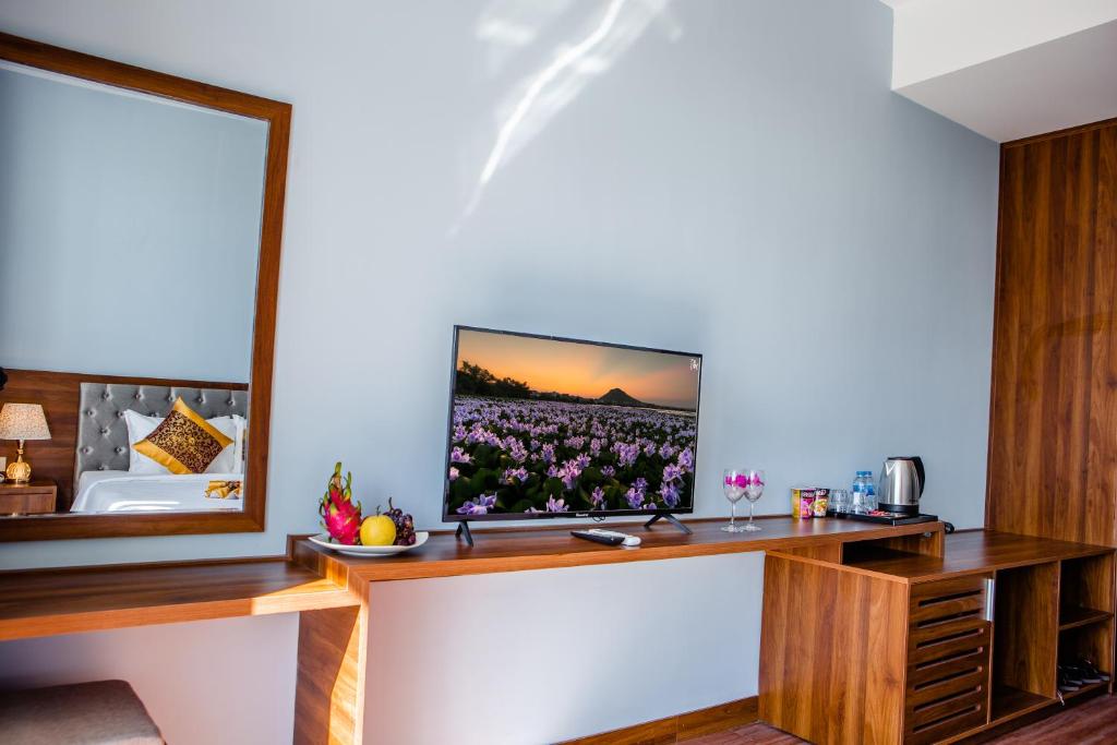 Двухместный (Улучшенный номер с кроватью размера «king-size»), Ivory Phu Yen Hotel