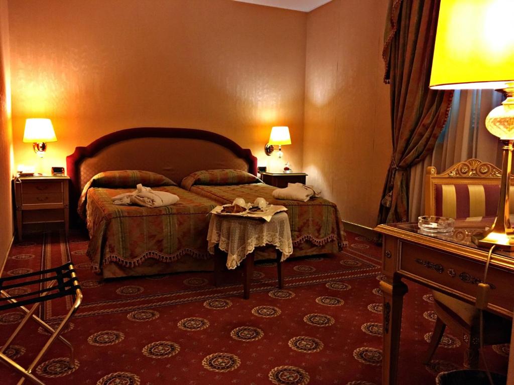 Двухместный (Стандартный двухместный номер с 2 отдельными кроватями) отеля Andreola Central Hotel, Милан