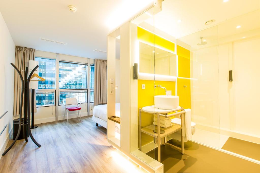 Двухместный (Двухместный номер с 1 кроватью и базовыми удобствами) отеля Qbic Hotel WTC Amsterdam, Амстердам
