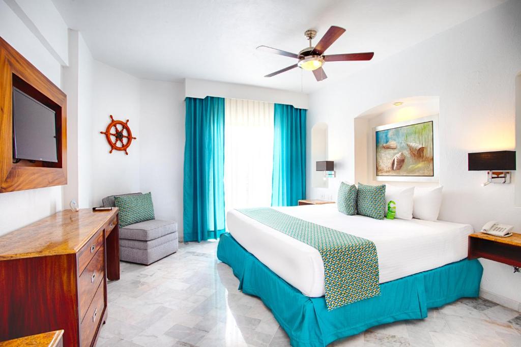 Трехместный (Стандартный номер - Все включено) курортного отеля Vamar Vallarta Marina & Beach Resort, Пуэрто-Вальярта