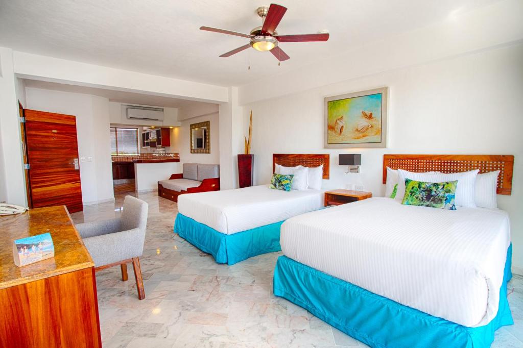Двухместный (Улучшенный номер с балконом - Все включено) курортного отеля Vamar Vallarta Marina & Beach Resort, Пуэрто-Вальярта
