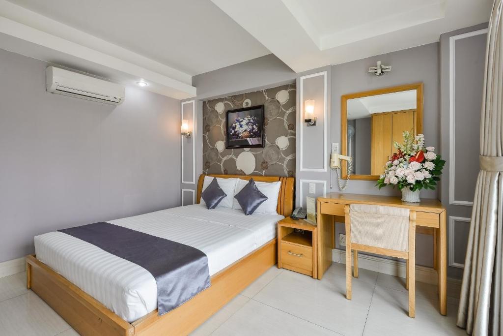 Двухместный (Улучшенный двухместный номер с 1 кроватью) отеля Lucky Star Hotel 146 Nguyen Trai, Хошимин