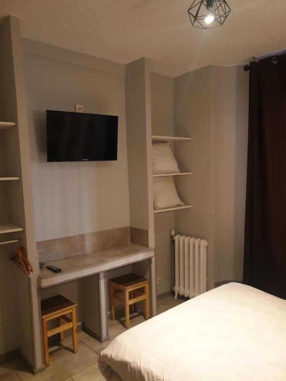 Двухместный (Двухместный номер с 1 кроватью и видом на улицу) отеля Hôtel Belfort, Париж