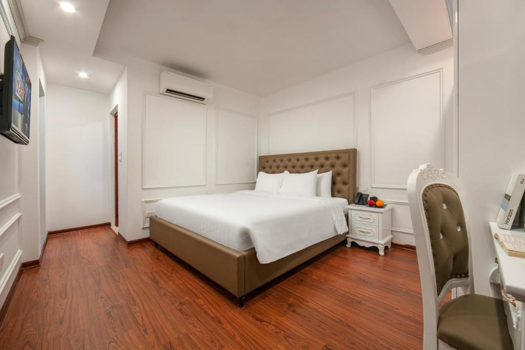 Двухместный (Улучшенный двухместный номер с 1 кроватью) отеля MIA HOTEL, Ханой