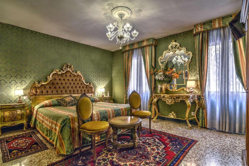 Двухместный (Двухместный номер Делюкс с 1 кроватью или 2 отдельными кроватями, вид на город) отеля Hotel Bel Sito & Berlino, Венеция
