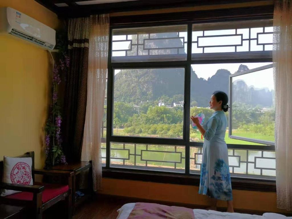 Двухместный (Двухместный номер Делюкс с 2 отдельными кроватями и видом на горы) отеля Yangshuo Hidden Dragon Villa, Яншо