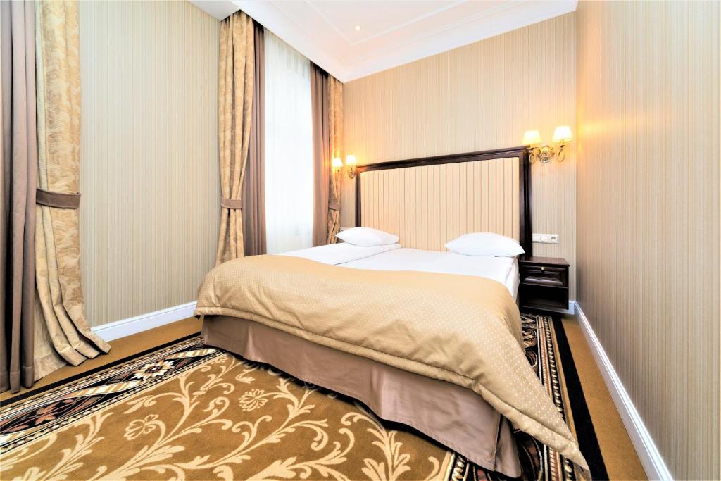 Двухместный (Улучшенный двухместный номер с 1 кроватью или 2 отдельными кроватями, предоставляется пакет массажных услуг) отеля Rixwell Gertrude Hotel, Рига
