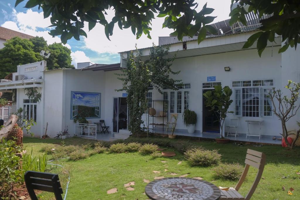 Двухместный (Двухместный номер Делюкс с 1 кроватью) гостевого дома Homestay Vườn Pháp, Буонметхуот